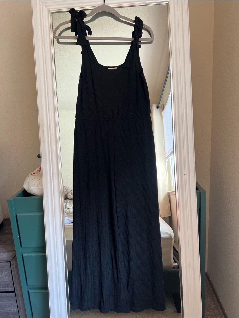 Hem & Thread Black Tie-Shoulder Wide-Leg Jumpsuits